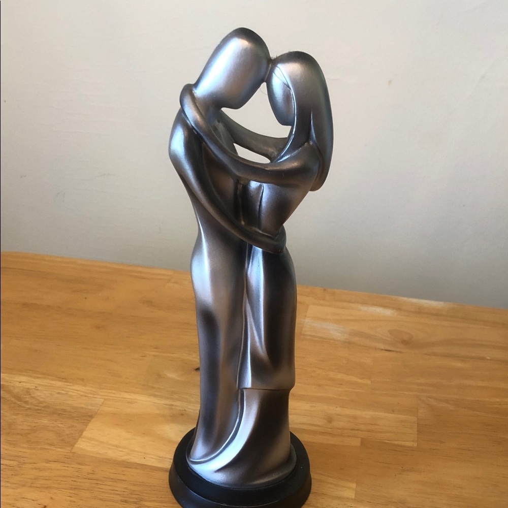 Silver Embrace Modern Resin Couple Sculpture - Home Art
